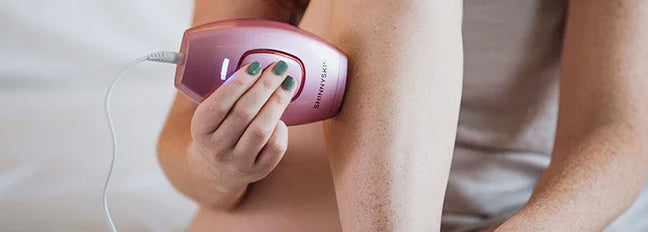 Logra una depilación media pierna permanente con la depiladora profesional de ShinnySkin